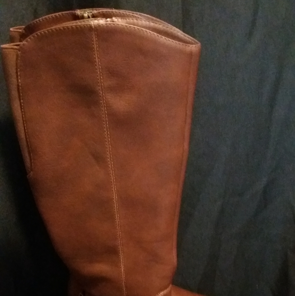 Brown leather heeled boots - Picture 2 of 10